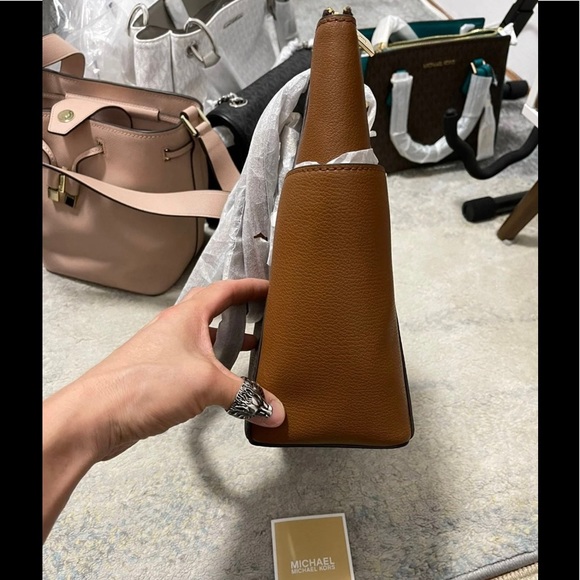 NWT Michael Kors Charlotte Large Top Zip Logo Print Leather Tote In Brown/Gold - Picture 11 of 13